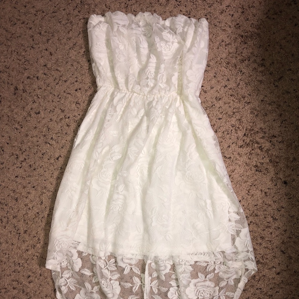 White lace dress with lining